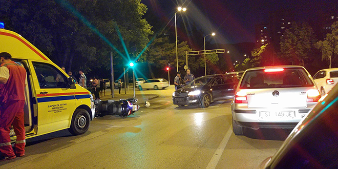 Službeno policijsko vozilo i motocikl su se sudarili na Mažuranićevom šetalištu