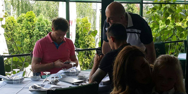 Mario Mamić i Dejan Lovren danas snimljeni u zagrebačkom restoranu!