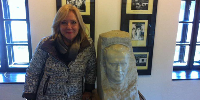 Aida Batarelo objavila fotografiju s Titovim kipom