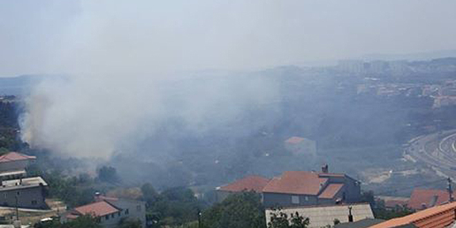 Novi požar u Mravincima: Vatrogasci vjeruju da će ga brzo ugasiti