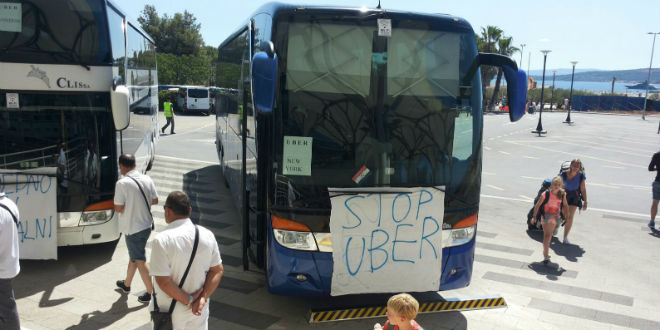 Taksisti štrajkom blokirali Zračnu luku: 'Mi možemo gdje hoćemo, neka se ovo shvati kao znak upozorenja!'