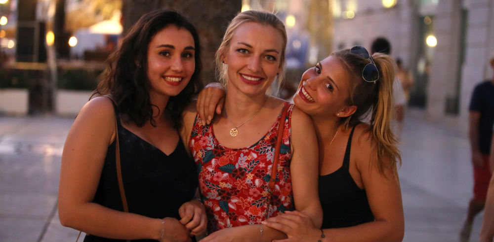SPLITSKI ĐIR: Riva je standardno bila puna pjesme i ljudi