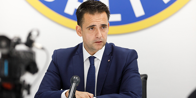 Mario Branco ne ide u Manchester United