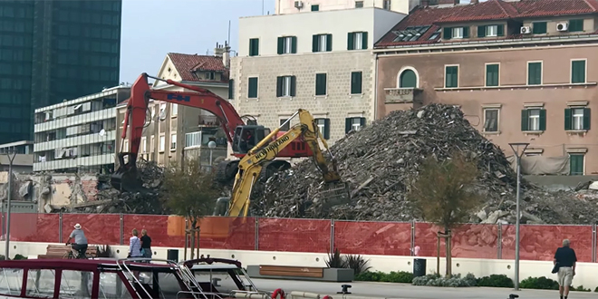 Radi se i nedjeljom: Hotel Ambasador pretvoren u ruševinu