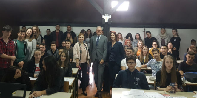 Voditelj predstavništva Europske komisije Branko Baričević odgovarao na pitanja splitskih gimnazijalaca