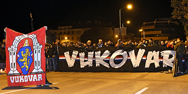 SPLIT ZA GRAD HEROJ: 'I u mom gradu Vukovar svijetli'