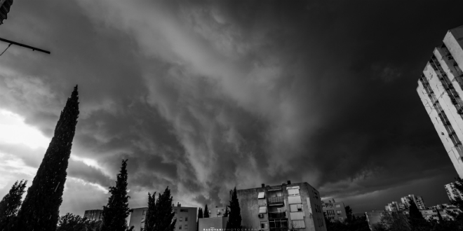 VIDEO: Olujni oblaci nad Splitom