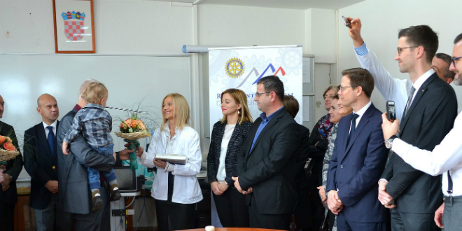 Dobro se dobrim vraća: Dječjoj klinici KBC-a Split doniran respirator, roditelji djevojčice iz Slovenije odužili se bolnici