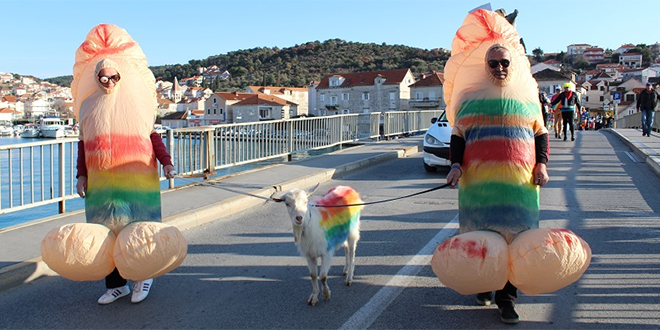 Nakon paljenja slikovnice u Kaštelima, u Trogir doveli kozu išaranu duginim bojama: 'Neće nam pederske zajednice govoriti što možemo biti na krnjevalu!'