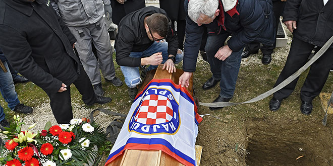 Žila pokopan s Hajdukovom zastavom...