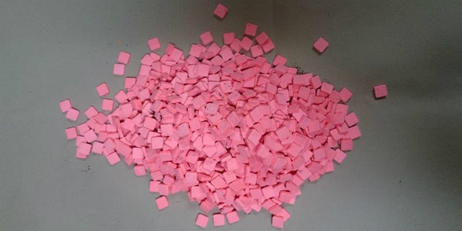Akcija Brevis: Zaplijenjeno je više od 1000 tableta droge MDMA, oružje i novac