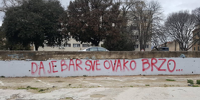 Novi grafit na mjestu prebojenog: Efektna poruka gradskoj upravi!