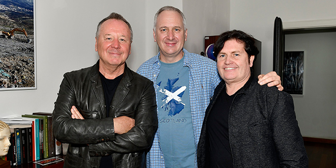 VIDEO IZ BANOVINE: Jim Kerr i Charlie Burchill dobili Hajdukove dresove!