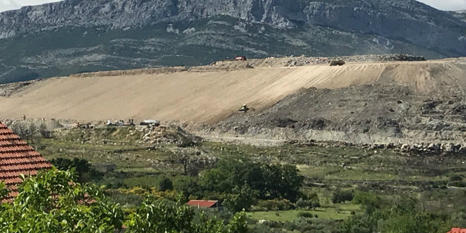 IZVJEŠTAJ GRADSKE UPRAVE: Lokacija deponiranja novog otpada sada je nešto bliže kućama, a dnevno na Karepovac stiže 550 tona novog smeća