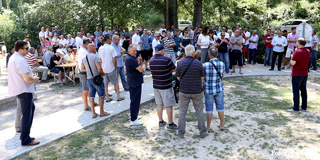 Solinski HDZ-ovci proslavili 28. rođendan stranke na izvoru rijeke Jadro