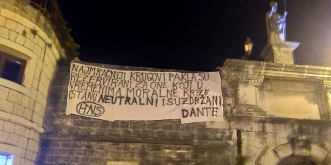U Trogiru osvanuo transparent s citatom Dantea Alighierija
