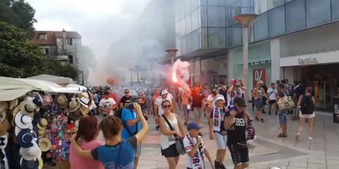 VIDEO: Torcida Gornik okupirala Split, pjevalo se od Rive do Poljuda
