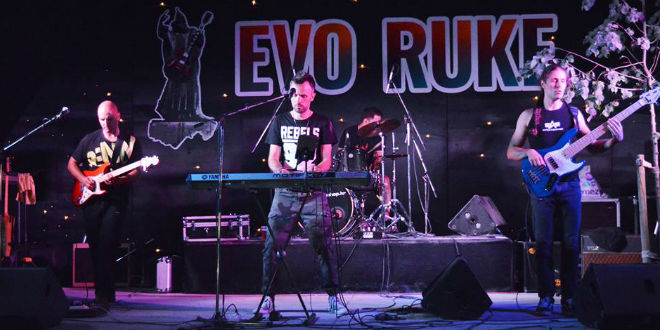 EVO RUKE: Đardin je sinoć bio u znaku funka, a večeras će se slušati rock klasici