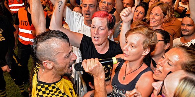FOTOGALERIJA: Splitska publika je uživala u koncertu Dubioze Kolektiv i plesala 'bosanski tango'
