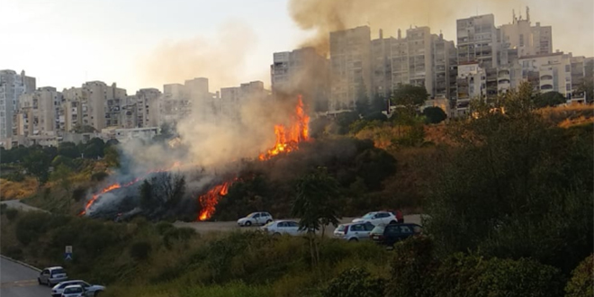 Ugašen požar kod FESB-a, izgorjelo je oko 700 kvadrata trave i niskog raslinja