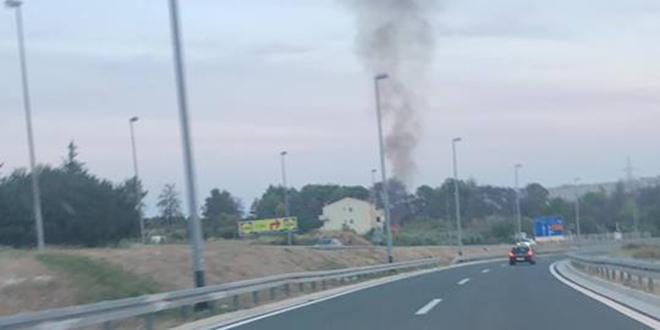 VIDEO: Požar blizu brze ceste na području Solina!