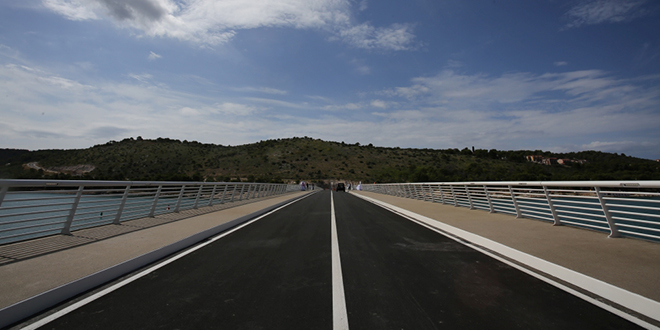 HAK: Ne može se preko Mosta dr. Franje Tuđmana u Dubrovniku, zatvara se Čiovski most, u prekidu trajektne i katamaranske linije...
