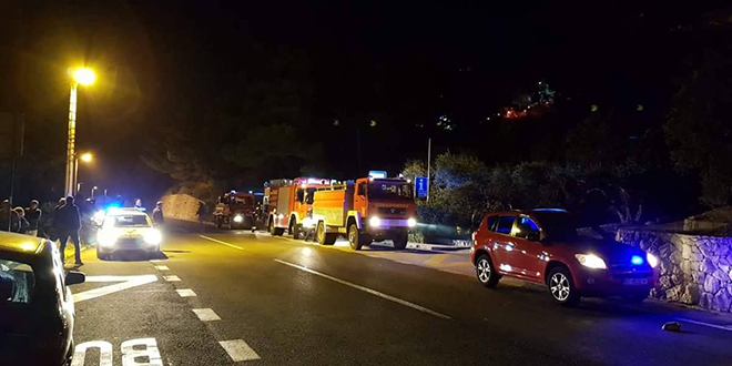 LOKALIZIRAN POŽAR U MARUŠIĆIMA: Zahvaljujući brzoj intervenciji vatrogasaca kuće nisu bile ugrožene