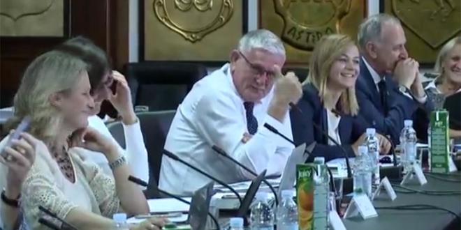 VIDEO: Nije se samo svađalo na sjednici Gradskog vijeća, pogledajte trenutak kada su svi prasnuli u smijeh