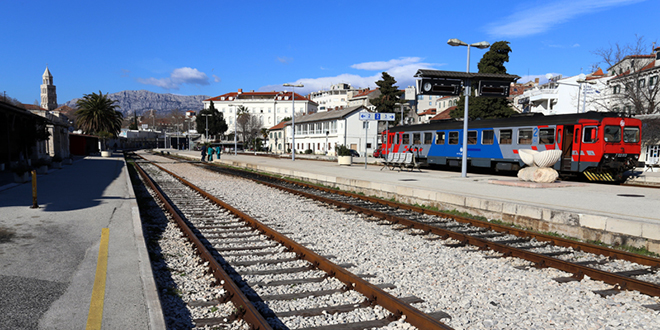 MANJAK STROJOVOĐA: Ne voze vlakovi od Splita do Kaštela i Perkovića!