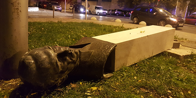 NAPIO SE PA UDARIO NA HEROJA Splitska policija prijavila rušitelja spomenika Radi Končaru i za krađu alkohola 