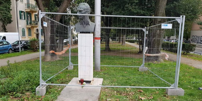 POPRAVLJENO: Spomenik Radi Končaru ponovno na svom mjestu