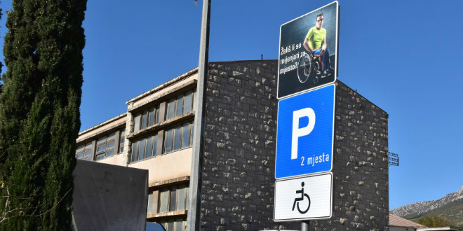 KAŠTELA: 'Znak pristupačnosti ne omogućuje privilegiju zagarantiranog parkinga, već minimalno pravo normalnog življenja osoba s invaliditetom'