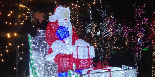 BAJKA NA MOSORU: Milijun lampica zasjalo u Božićnom selu obitelji Lučić