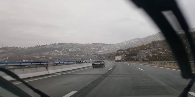 VOZAČI, OPREZ: Pada snijeg oko Splita, ima ga i na brzoj cesti Solin-Klis