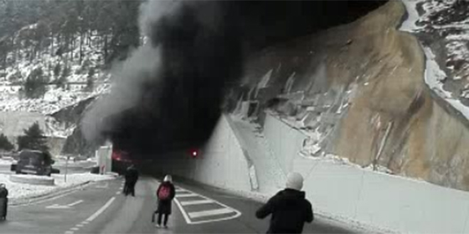 VIDEO: Autobus pun splitskih srednjoškolaca se zapalio u tunelu u Švicarskoj