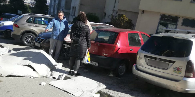 FOTO I VIDEO Padali komadi fasade zgrade na Pujankama