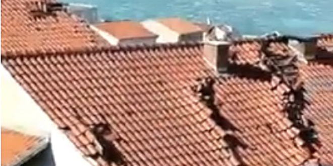 VIDEO: Bura u Strožancu dizala kupe s krovova kuća