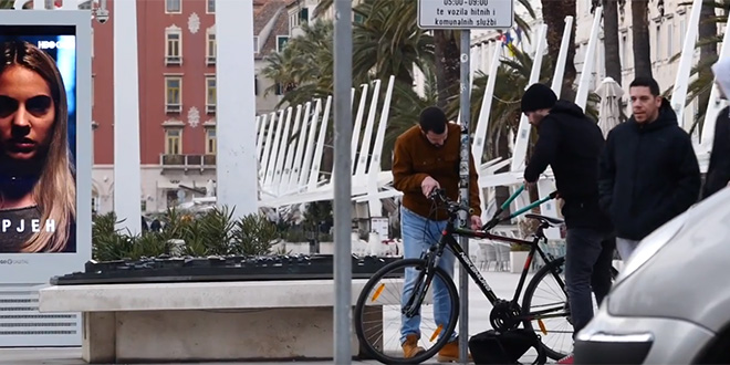 VIDEO: Pogledajte reakcije Splićana kada vide krađu bicikle usred bijela dana!
