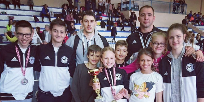 Mladi karataši iz Karate kluba Dalmacija osvojili tri medalje na Prvenstvu Hrvatske