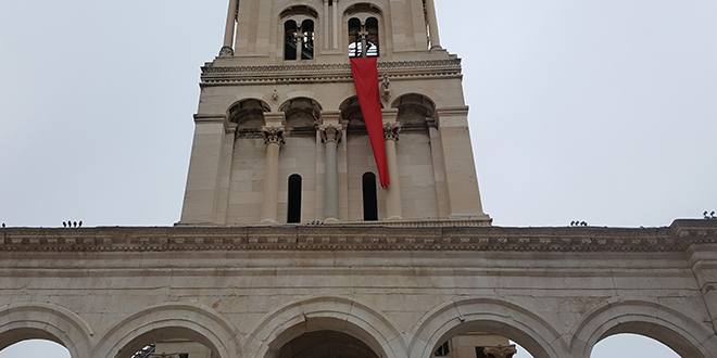 Crvena zastava na Svetom Duji