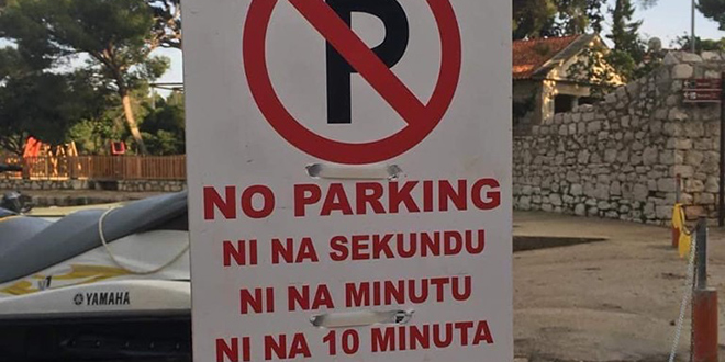 Pogledajte ovu zabranu parkiranja: 'No parking, ni na sekundu, ni na minutu, ni na 10 minuta'