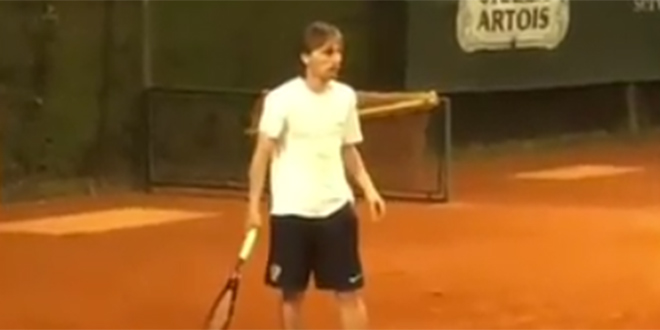 VIDEO Pogledajte kako se Luka Modrić priprema za teniski meč