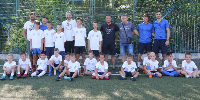 FOTOGALERIJA: Stipe Pletikosa i Robert Špehar posjetili djecu na nogometnom kampu u Stobreču