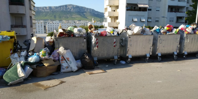 VIDEO: Mosećka zatrpana smećem