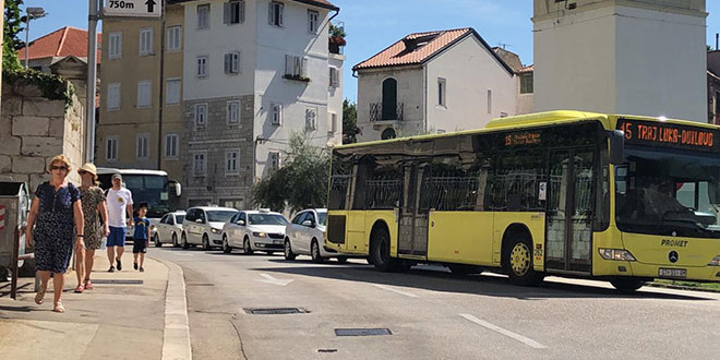 KAOS U PROMETU: U Splitu su opet zakrčeni svi prilazi centru grada