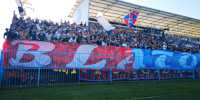 Torcidin transparent i zastava u čast Blate, dio navijača ostao ispred stadiona