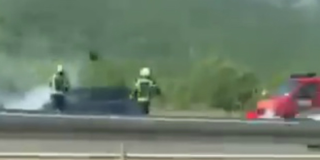 VIDEO Zapalio se automobil na autocesti kod Zagvozda