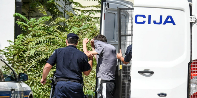 Među napadačima na Srbe kod Knina uhićen i mladić koji je tukao je sezonce na Braču, pušten je nakon ispitivanja na policiji