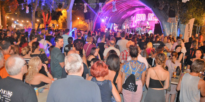 LJETNI ĐIR Đardin nikad puniji, provjerite kakva je bila atmosfera sinoć u Splitu
