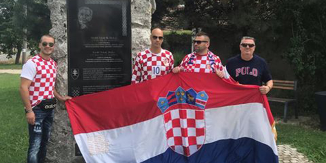 PRIJE UTAKMICE SLOVAČKA - HRVATSKA Navijači iz Splita posjetili spomenik Ferdišu Takaču